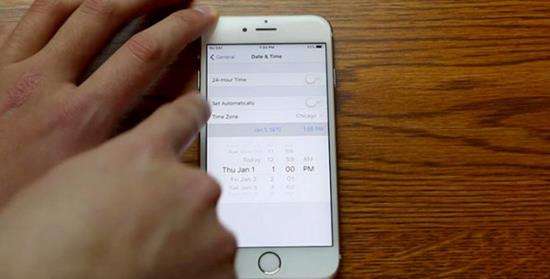 Перестановка дати в iPhone ламає телефон намертво