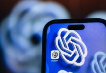 Коли ШІ йде не так: позови стверджують, що ChatGPT спричинив самогубства та психози