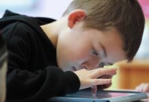 Все більше і більше дітей дошкільного віку зазнають впливу соціальних мереж, показує дослідження