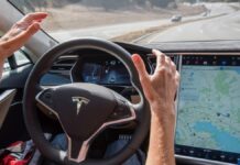Tesla відсторонена від бізнесу в Каліфорнії через маркетинг автопілота