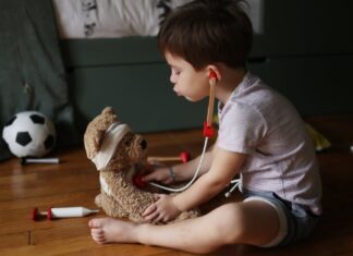 Experten warnen: KI-Spielzeug stellt Risiken für kleine Kinder dar