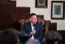 Тіль попереджає про “Антихриста” на тлі критики Ватикану