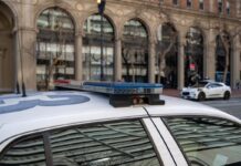 Мобільність TechCrunch: коли роботаксі має викликати 911