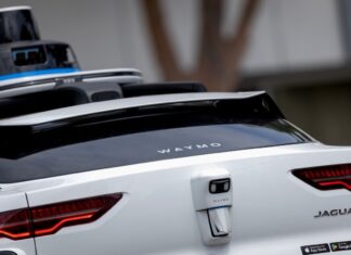 Robotaxis sind nass und Elon ist unordentlich